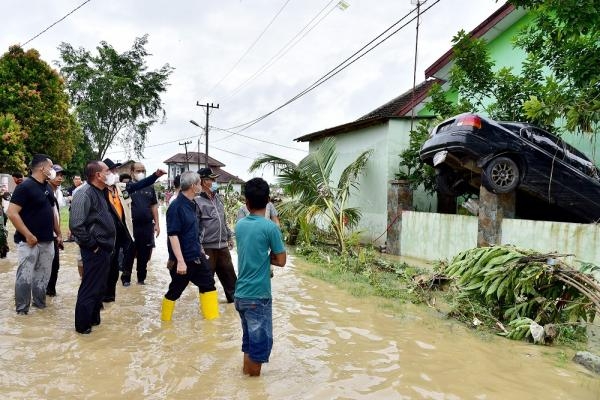 Gubernur Tinjau Lokasi Banjir di Medan – Deli Serdang, Siapkan Pengungsian Sementara Bagi Warga Terdampak